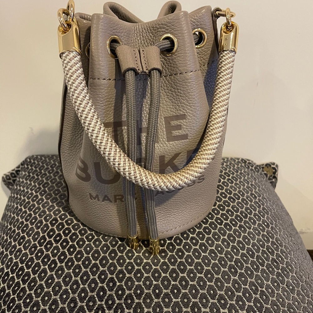 Marc Jacobs -The leather bucket bag